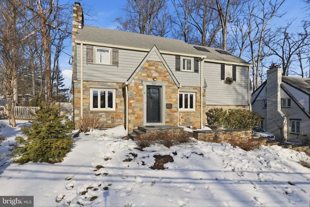 8304 Woodhaven Boulevard, Bethesda, MD 20817 Main Photo