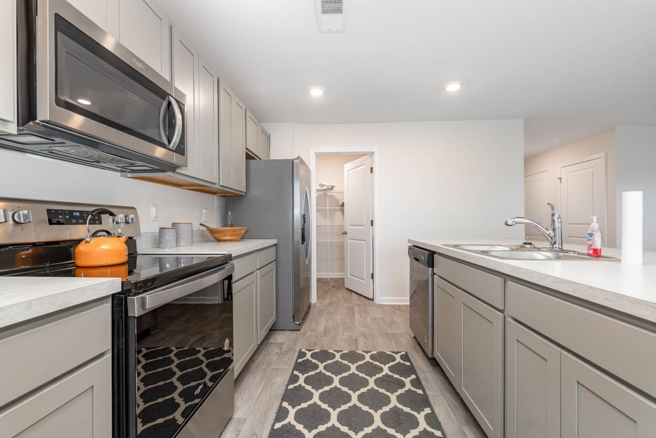 601 Strawberry Field Way  Photo 12