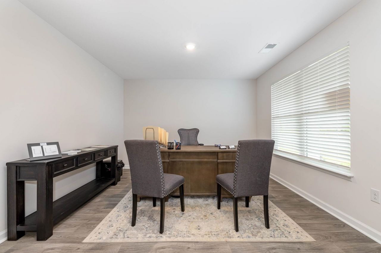 601 Strawberry Field Way  Photo 4