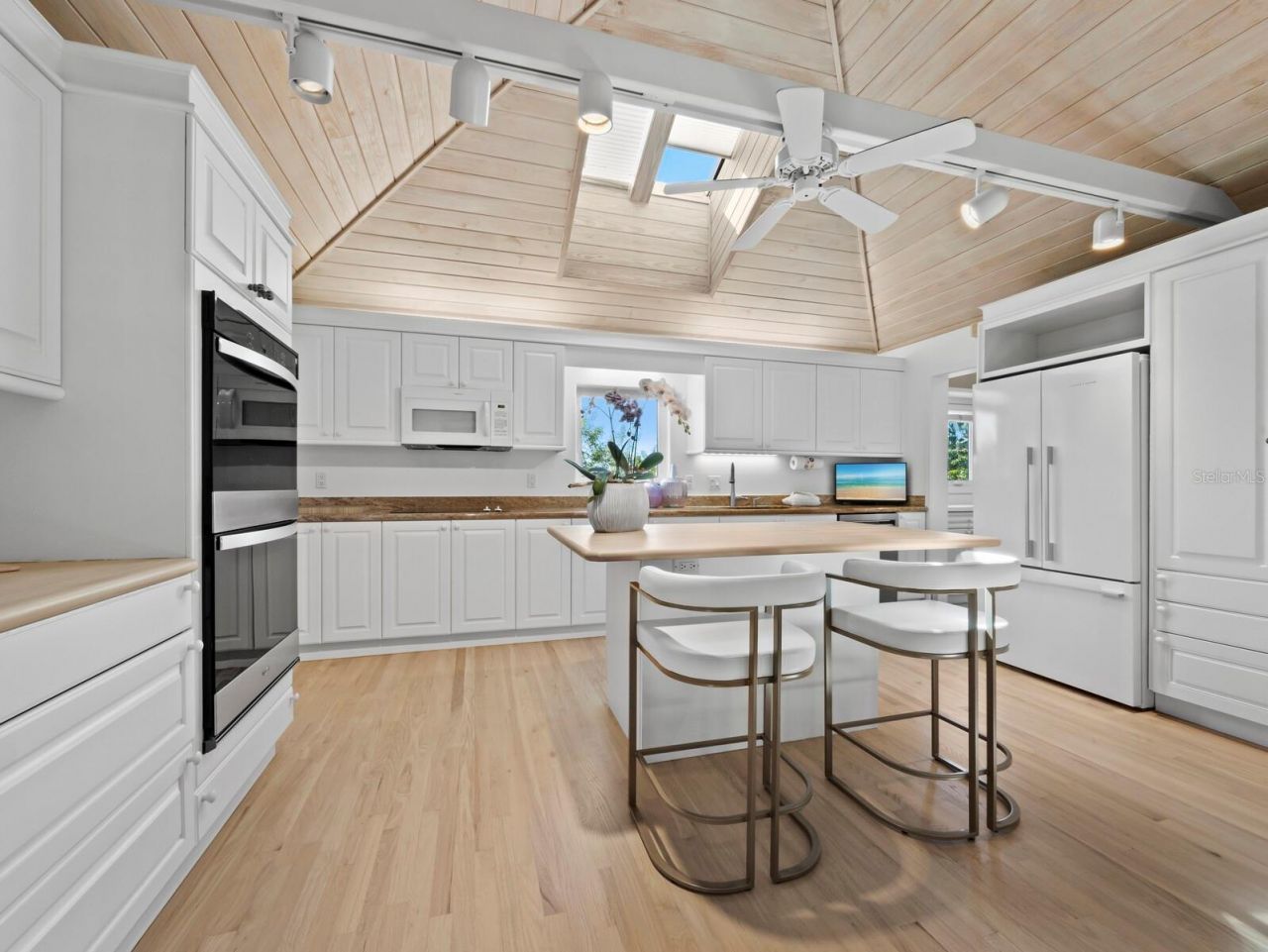 677 Lands End Drive, Longboat Key, FL 34228 Photo