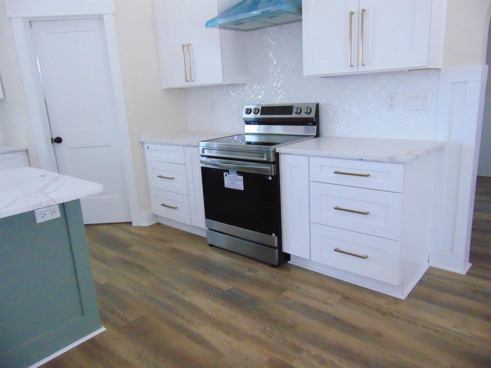 5595 Whispering Woods Rd. Photo 12