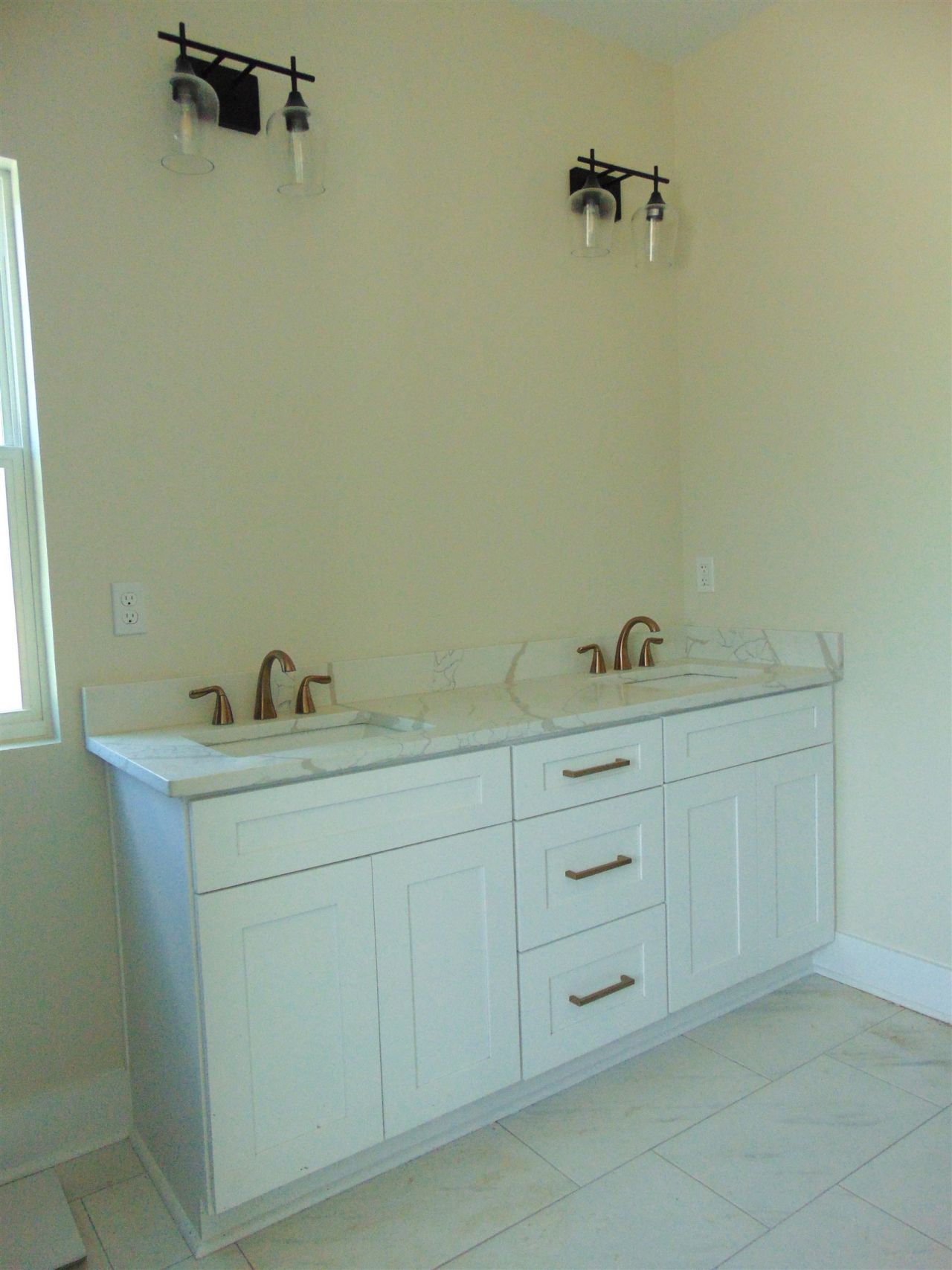 5595 Whispering Woods Rd. Photo 18