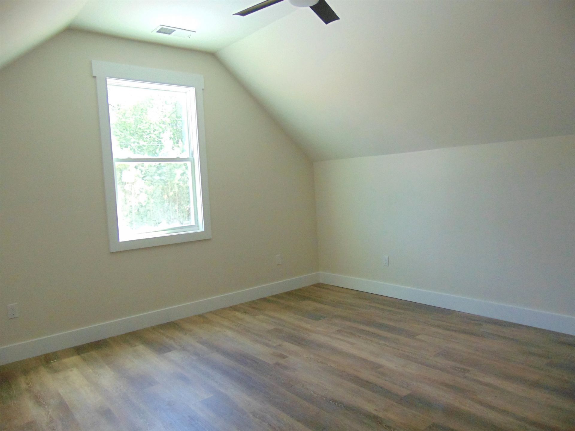 5595 Whispering Woods Rd. Photo 25