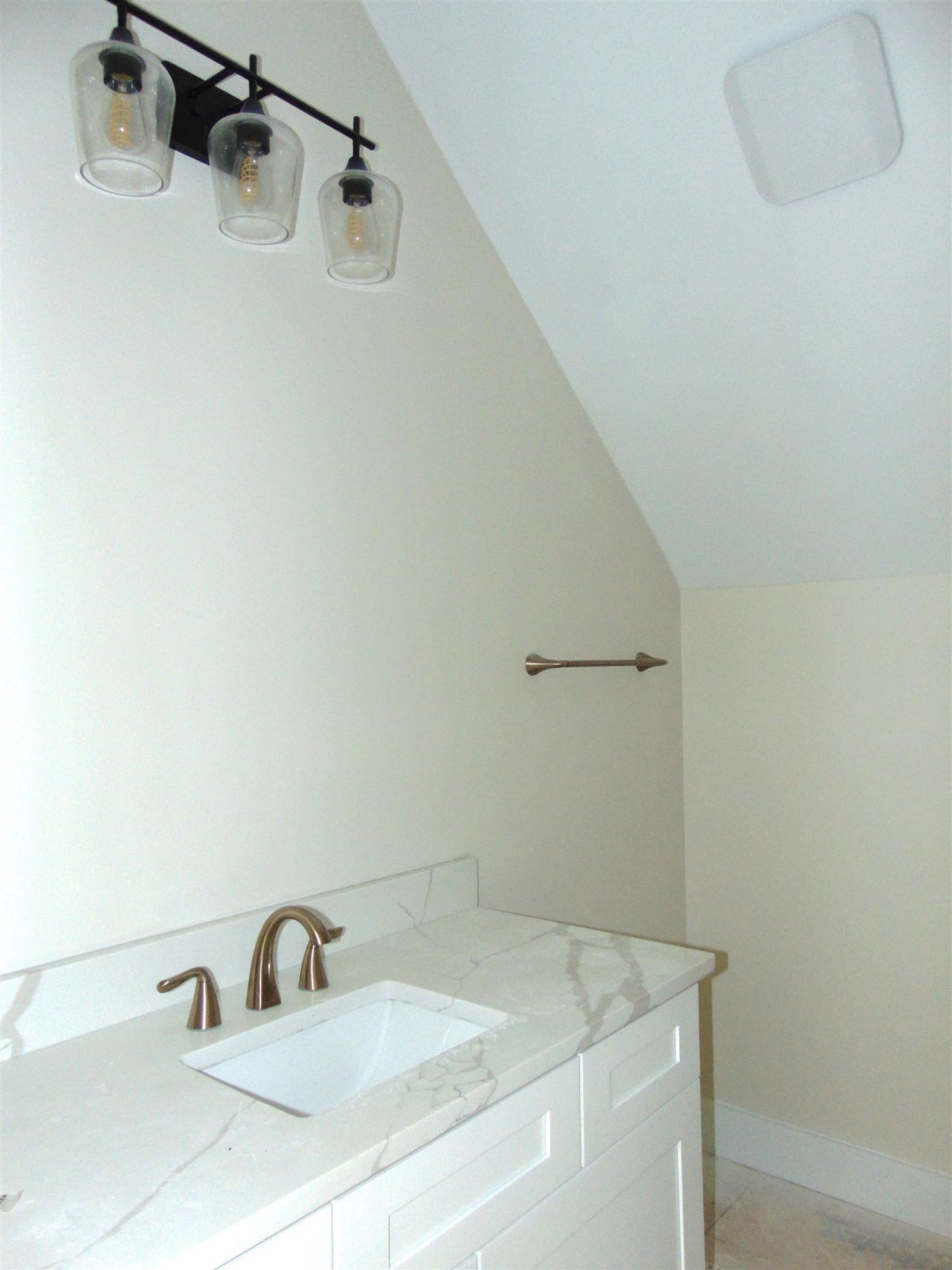 5595 Whispering Woods Rd. Photo 26