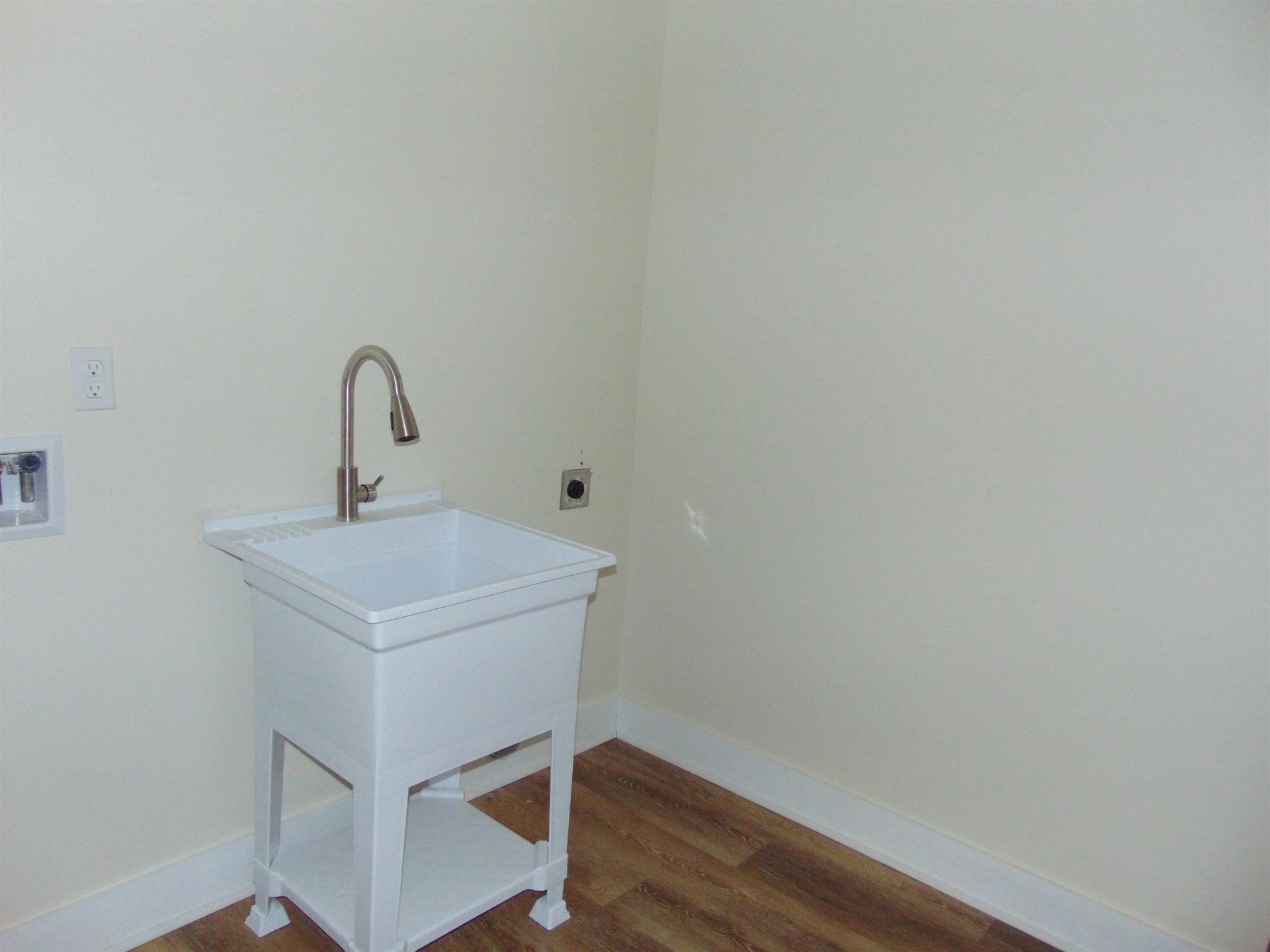 5595 Whispering Woods Rd. Photo 27