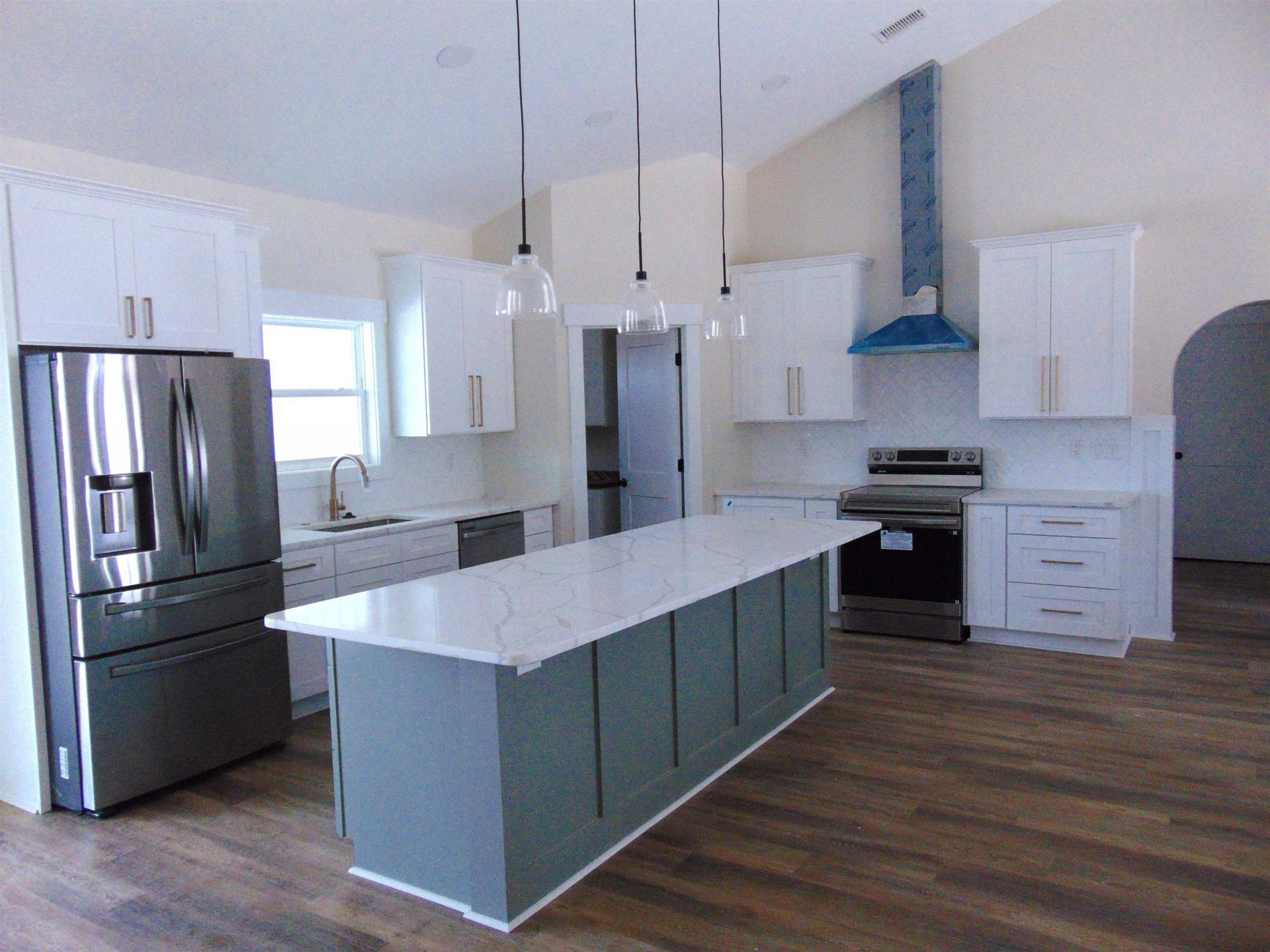 5595 Whispering Woods Rd. Photo 8