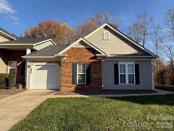 8913 Cinnabay Drive, Charlotte, NC 28216