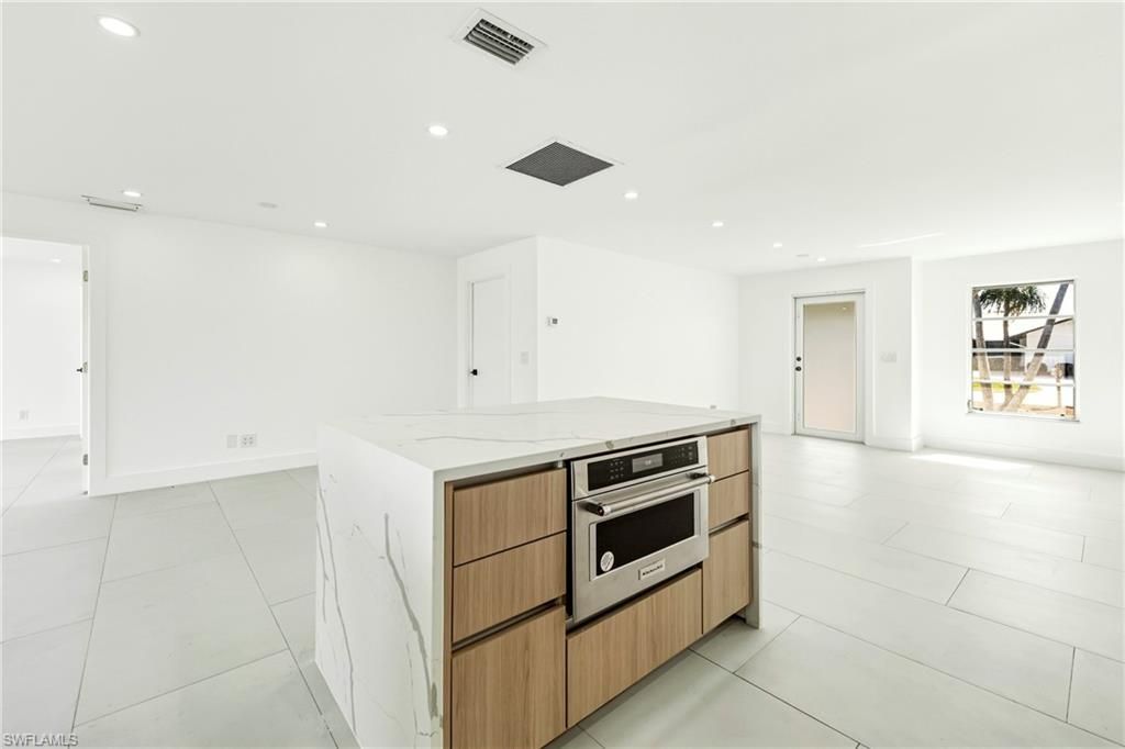 2031 SE 25th Ln, Cape Coral, FL 33904 Photo