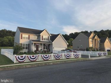 404 W 8TH AVENUE, PARKESBURG, PA 19365