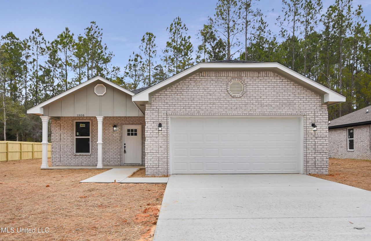 1908 Kingslea Drive, Gautier, MS 39553 Main Photo