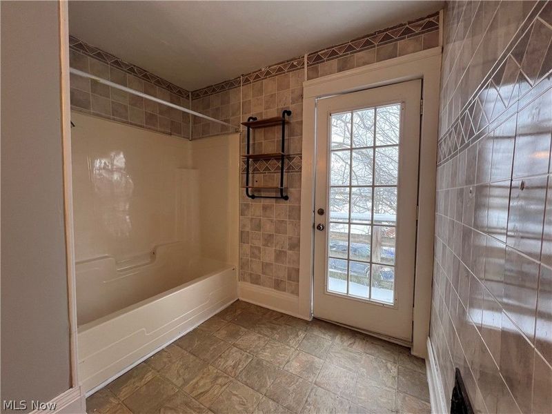 2222 W 98th Street, Cleveland, OH 44102 Photo 14