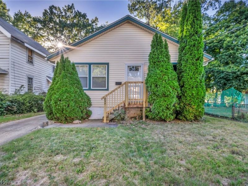 852 Storer Avenue, Akron, OH 44320 Photo 2