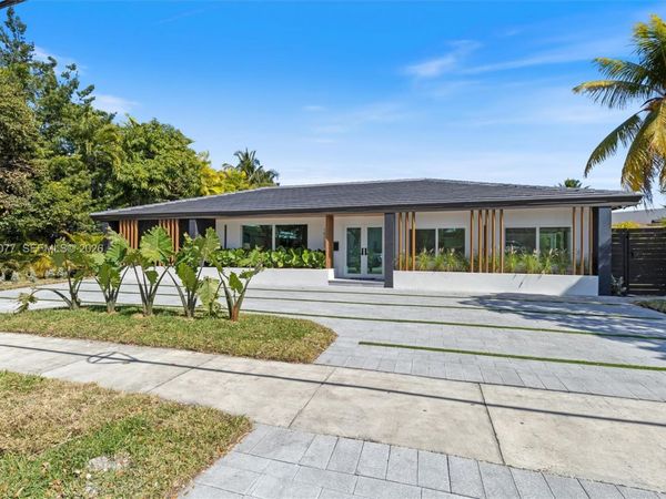 19721 NE 23rd Ave , Miami, FL 33180