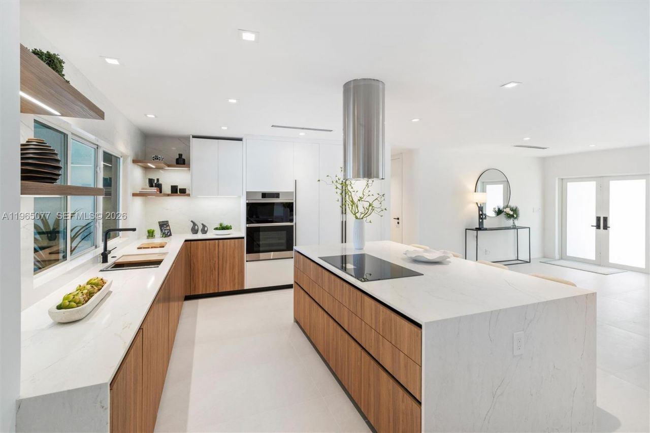 19721 NE 23rd Ave , Miami, FL 33180 Photo