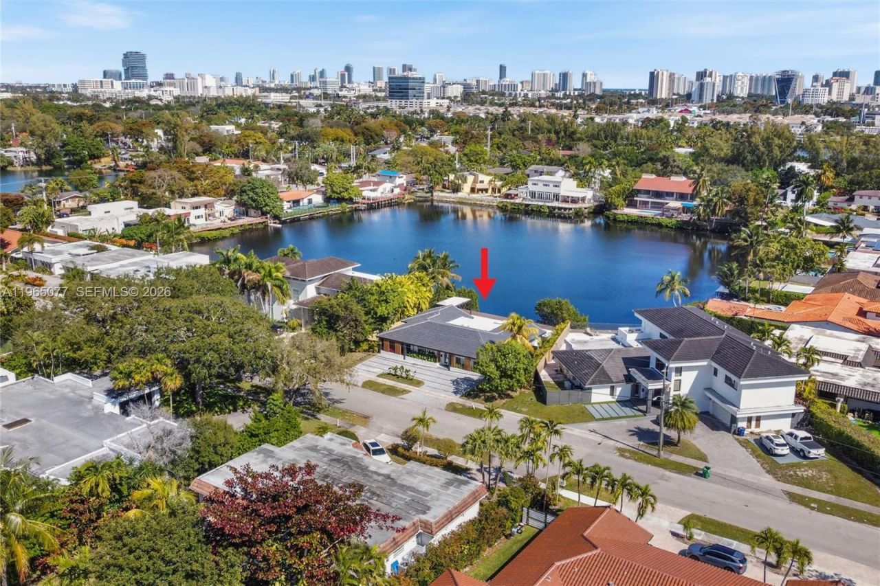 19721 NE 23rd Ave , Miami, FL 33180 Photo