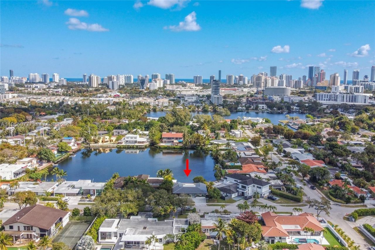 19721 NE 23rd Ave , Miami, FL 33180 Photo