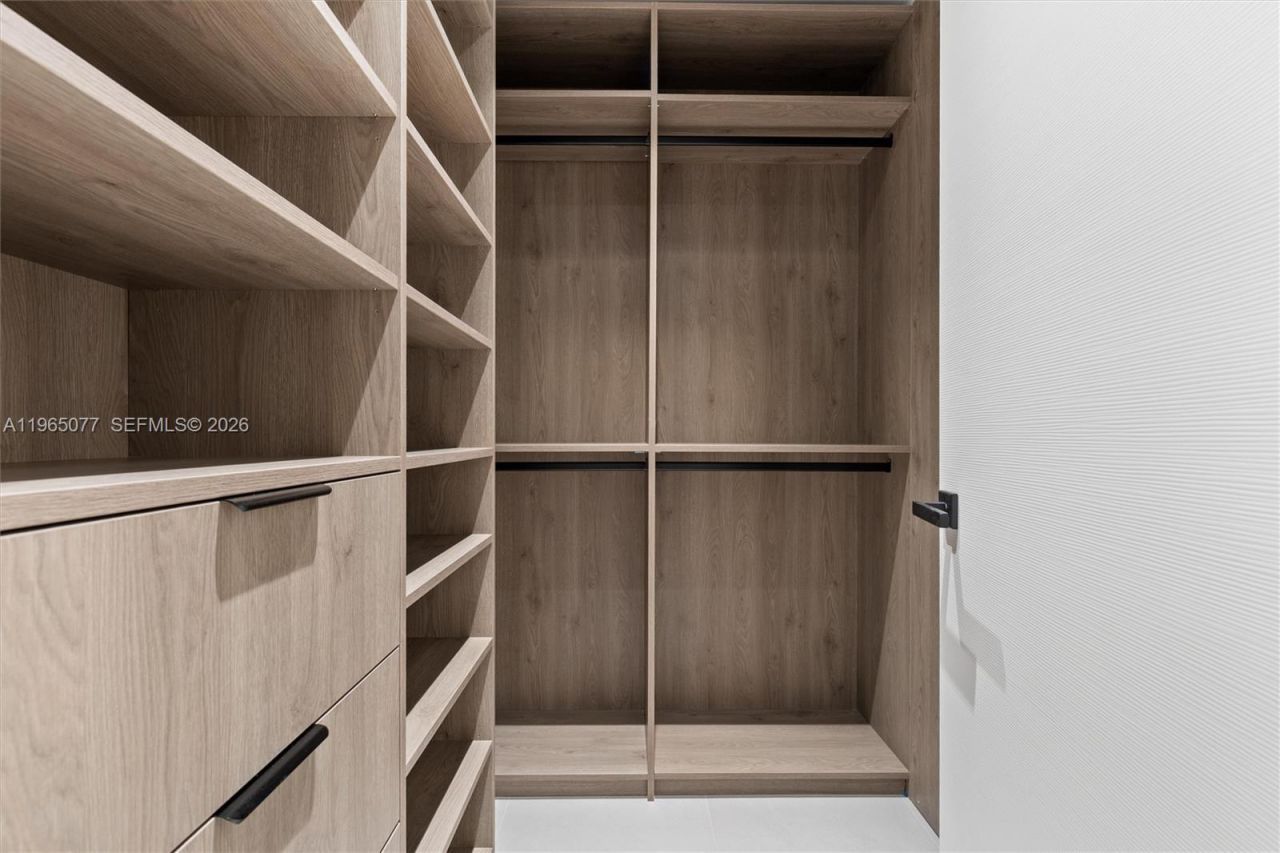 19721 NE 23rd Ave , Miami, FL 33180 Photo