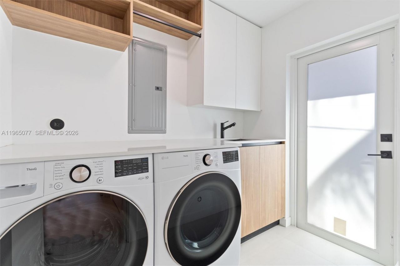 19721 NE 23rd Ave , Miami, FL 33180 Photo