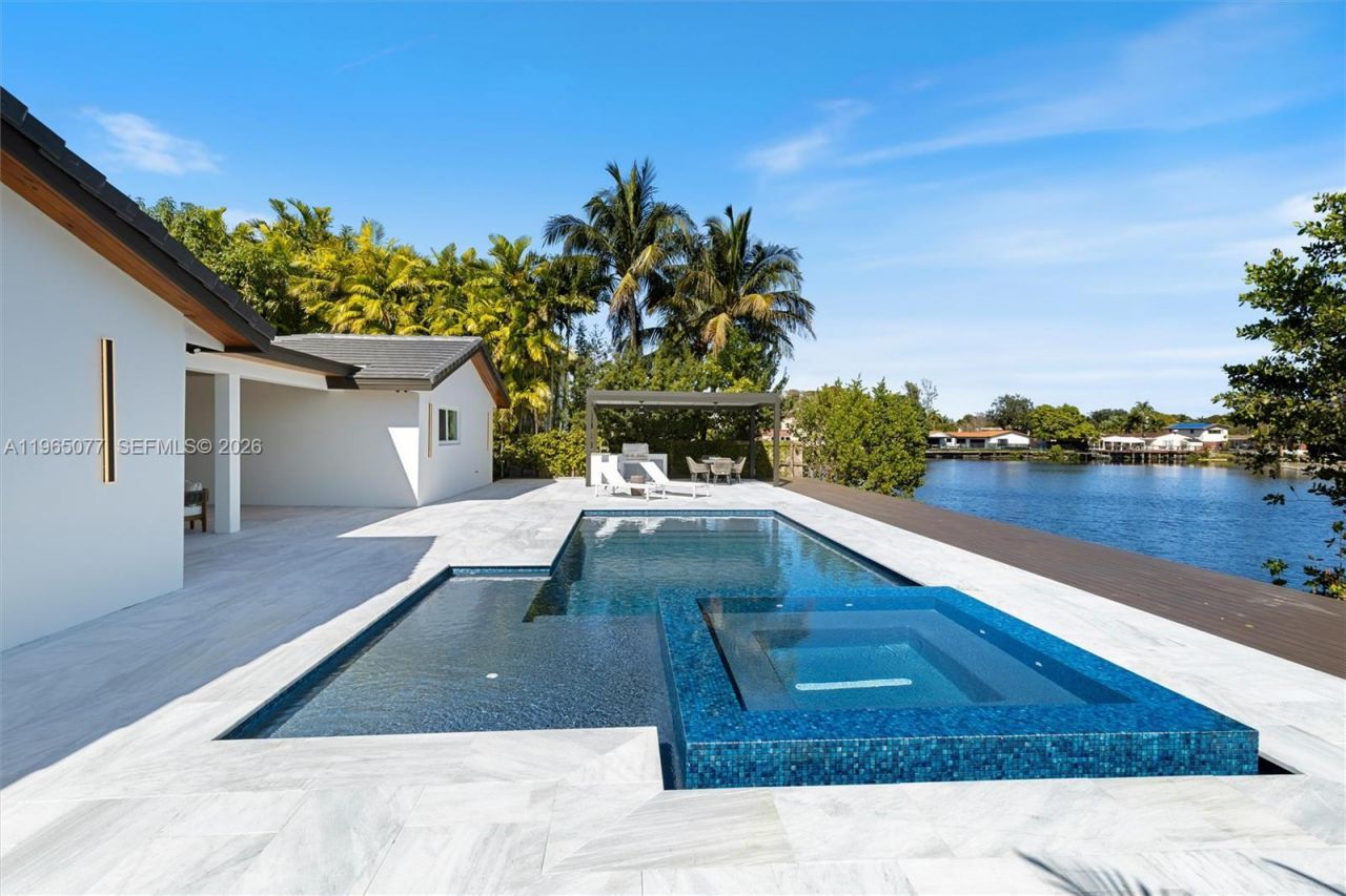 19721 NE 23rd Ave , Miami, FL 33180 Photo