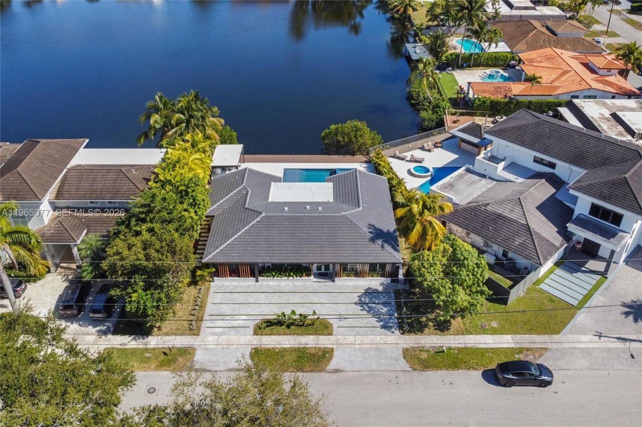 19721 NE 23rd Ave , Miami, FL 33180 Photo