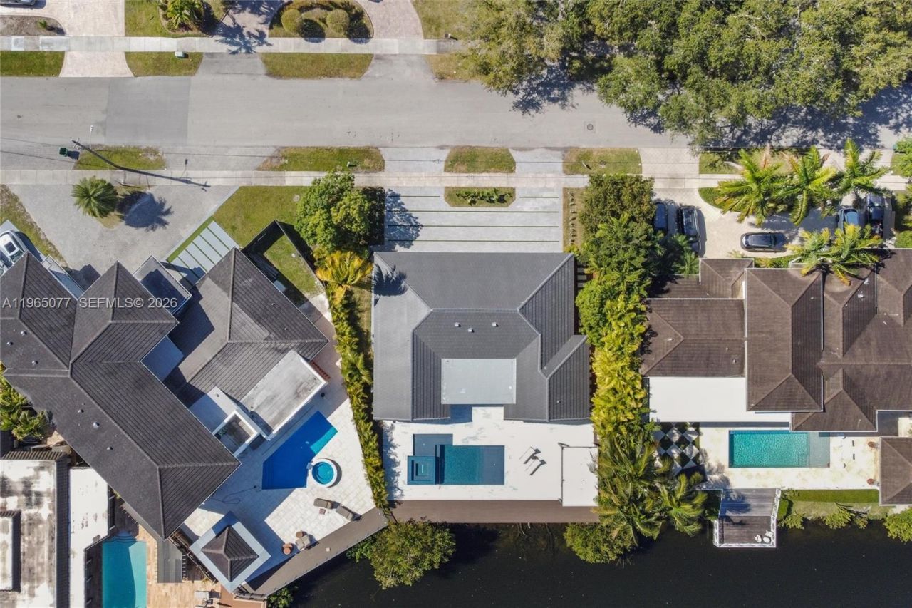 19721 NE 23rd Ave , Miami, FL 33180 Photo