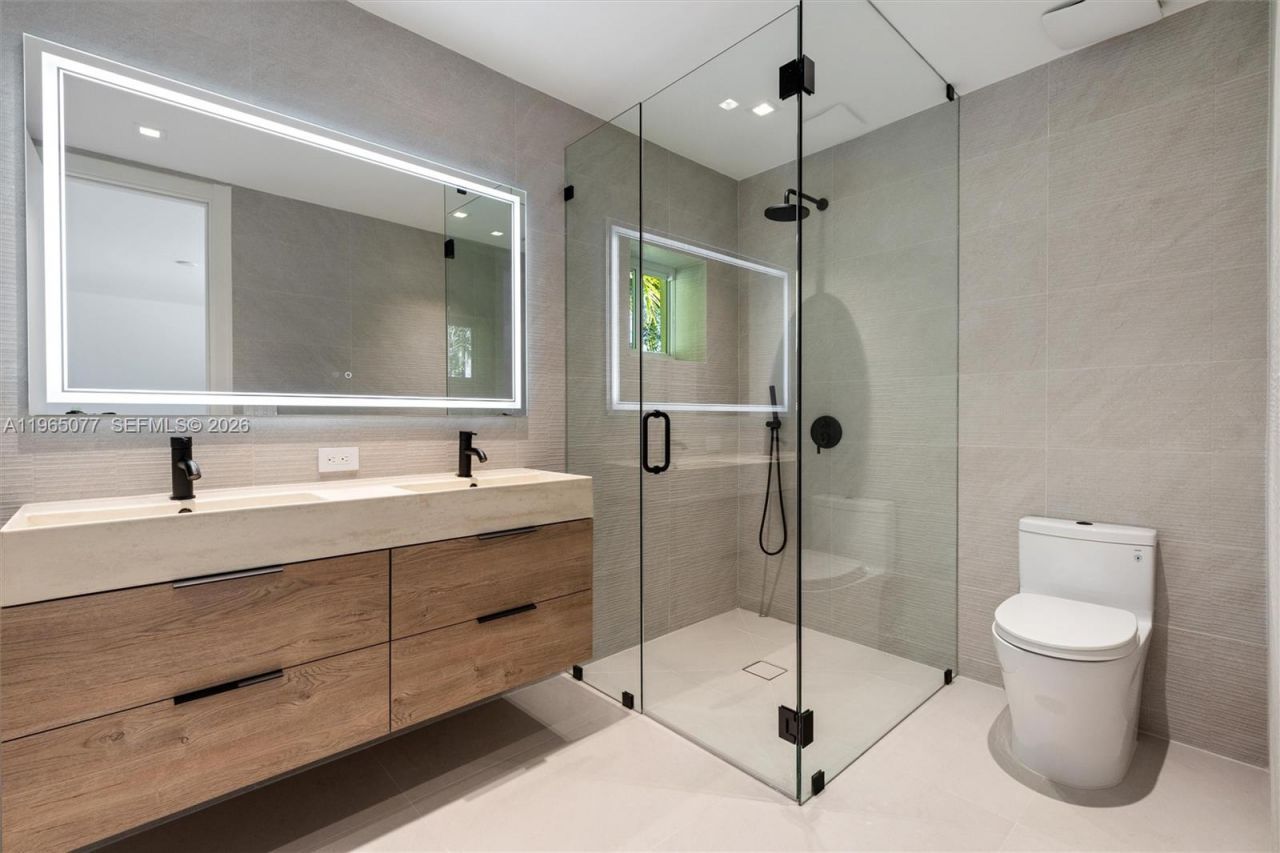 19721 NE 23rd Ave , Miami, FL 33180 Photo