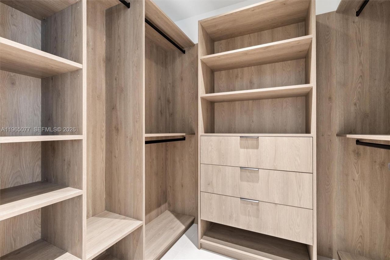 19721 NE 23rd Ave , Miami, FL 33180 Photo