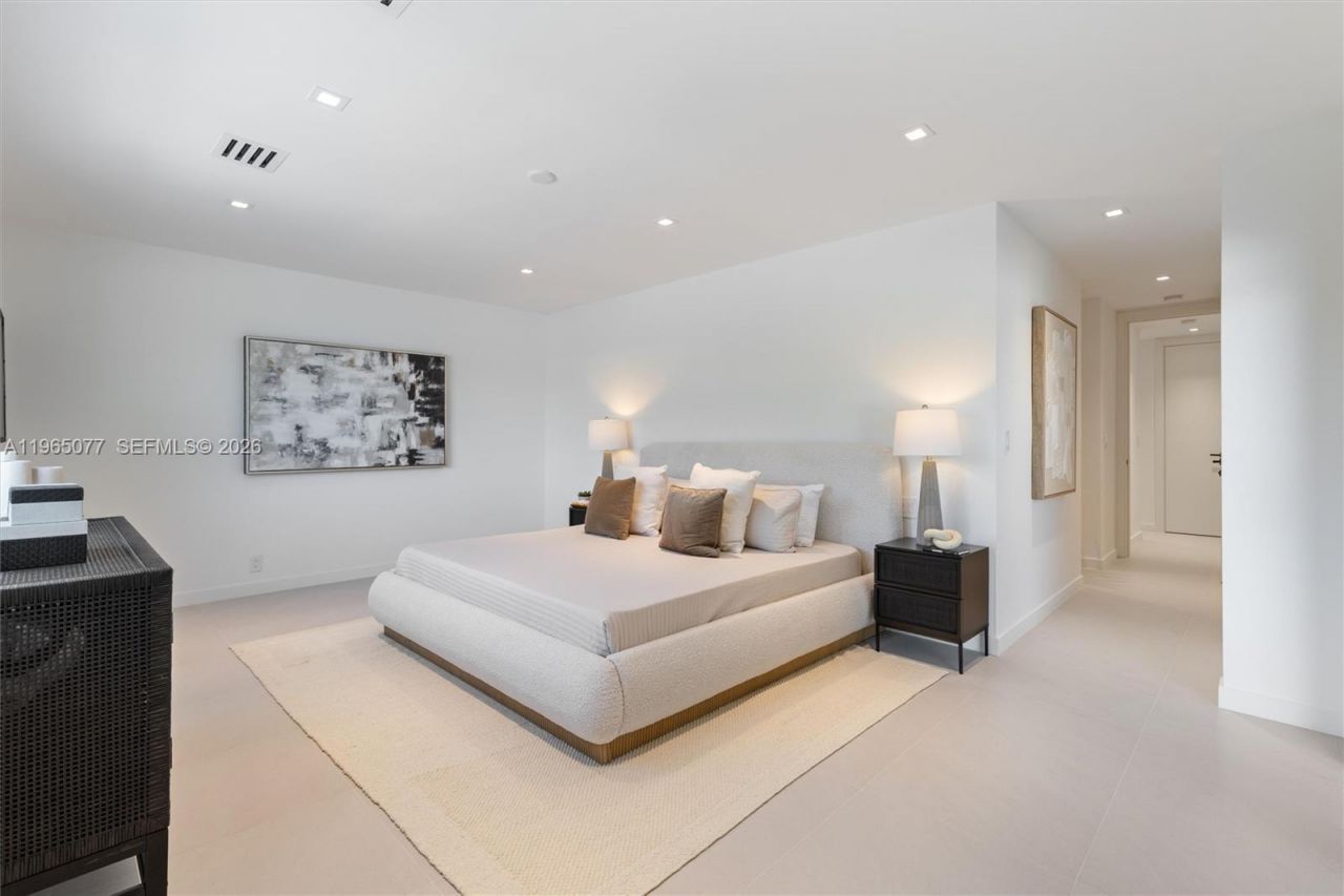 19721 NE 23rd Ave , Miami, FL 33180 Photo