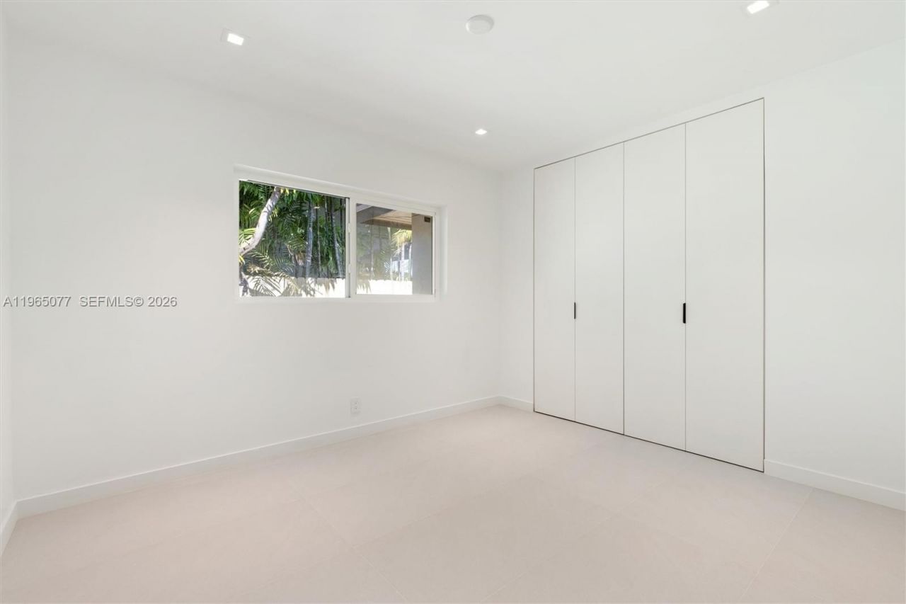 19721 NE 23rd Ave , Miami, FL 33180 Photo