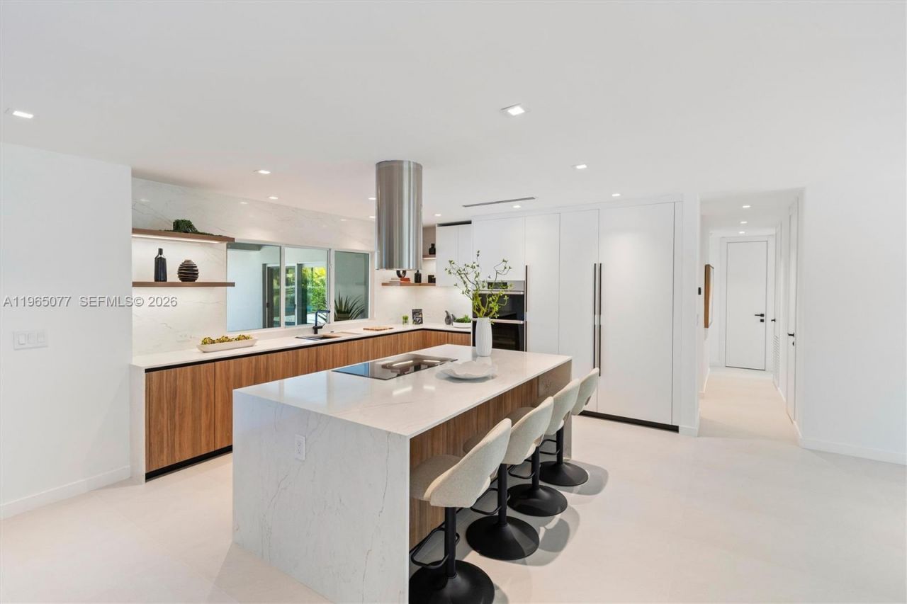 19721 NE 23rd Ave , Miami, FL 33180 Photo