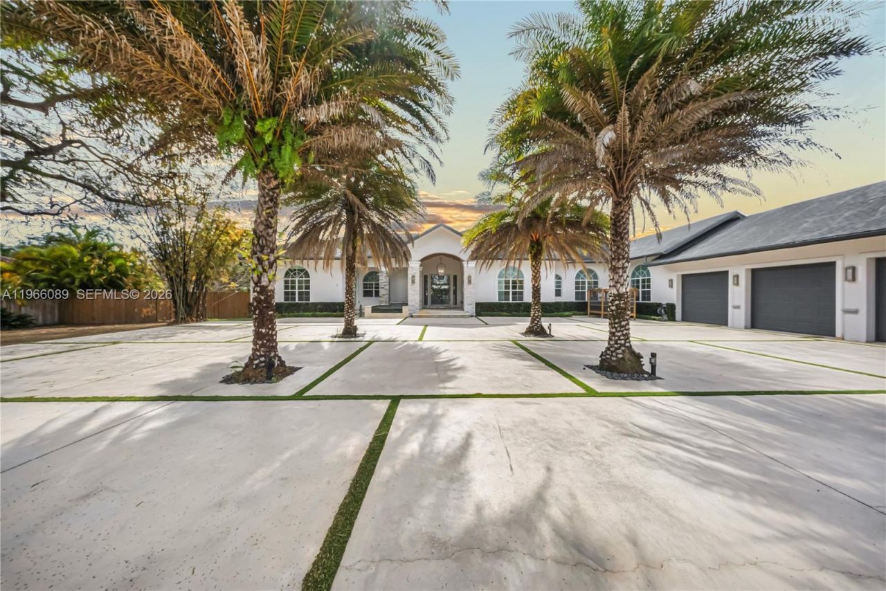 10340 SW 62nd St , Miami, FL 33173 Photo