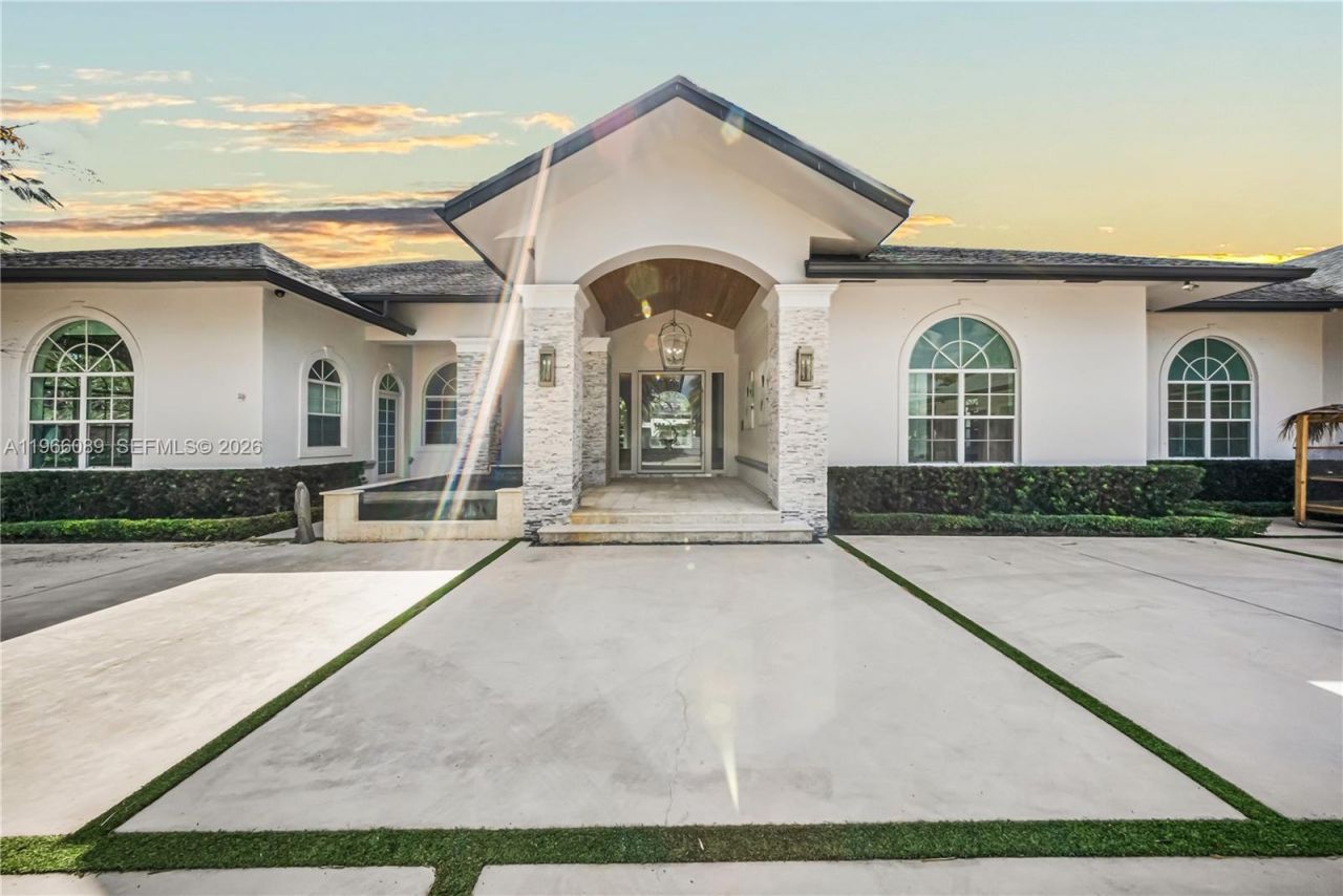 10340 SW 62nd St , Miami, FL 33173 Photo