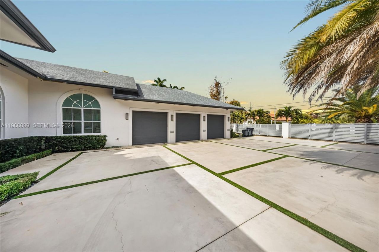 10340 SW 62nd St , Miami, FL 33173 Photo