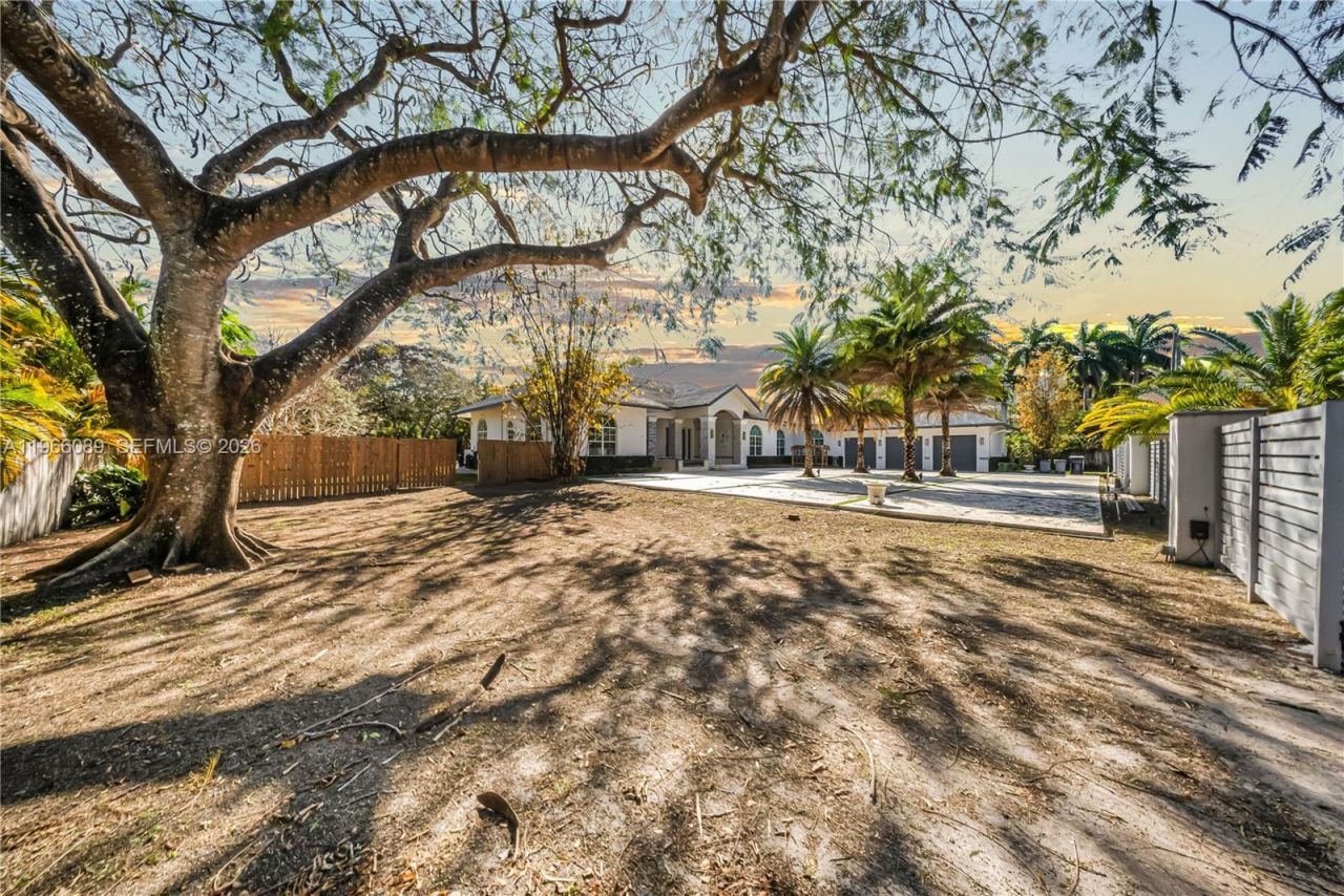 10340 SW 62nd St , Miami, FL 33173 Photo