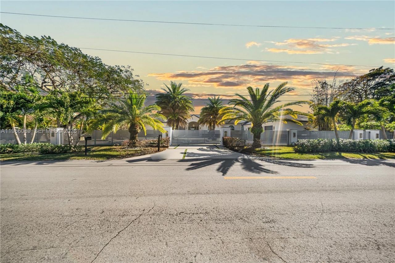 10340 SW 62nd St , Miami, FL 33173 Photo