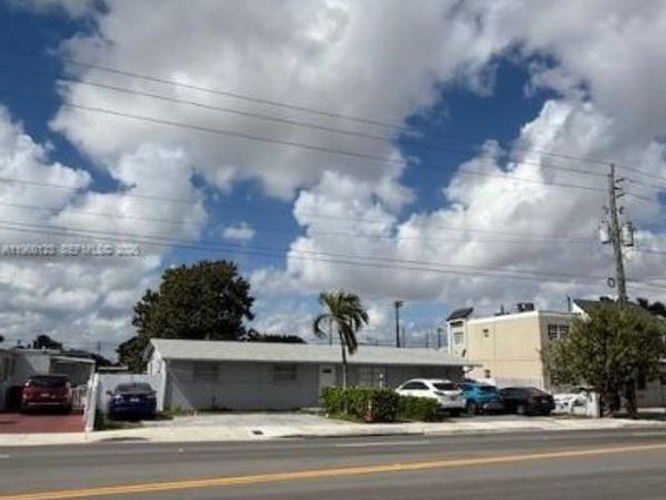 2650 W 8th Ave , Hialeah, FL 33010
