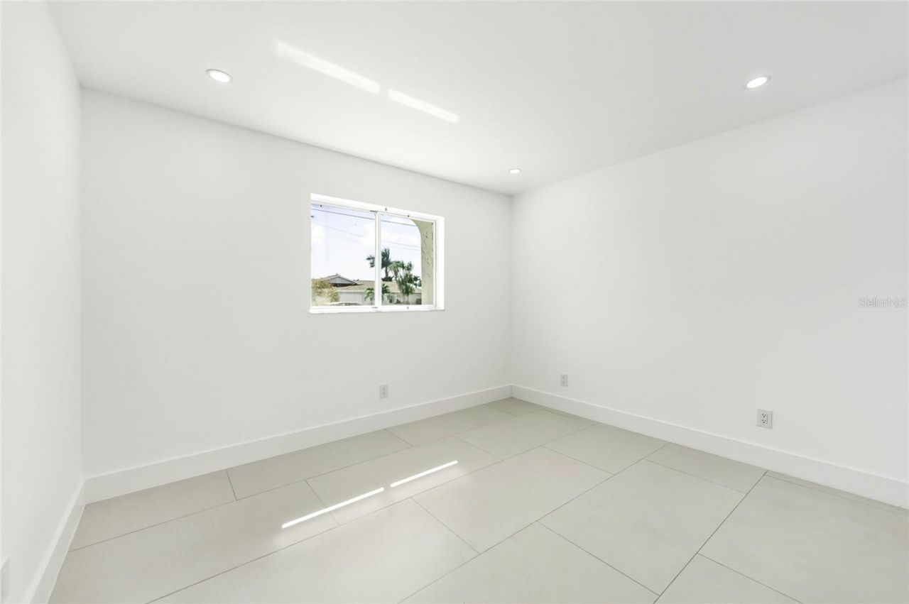 2031 SE 25th Lane, Cape Coral, FL 33904 Photo