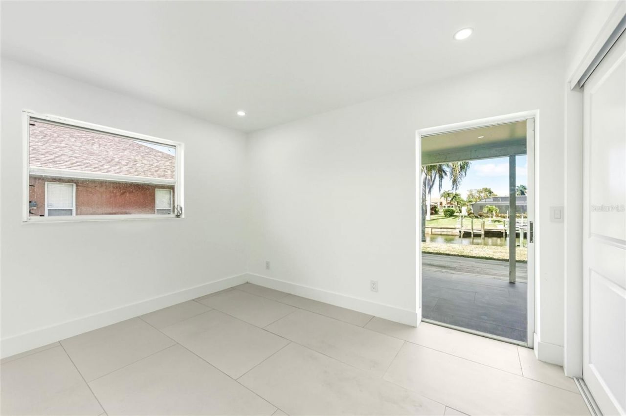 2031 SE 25th Lane, Cape Coral, FL 33904 Photo