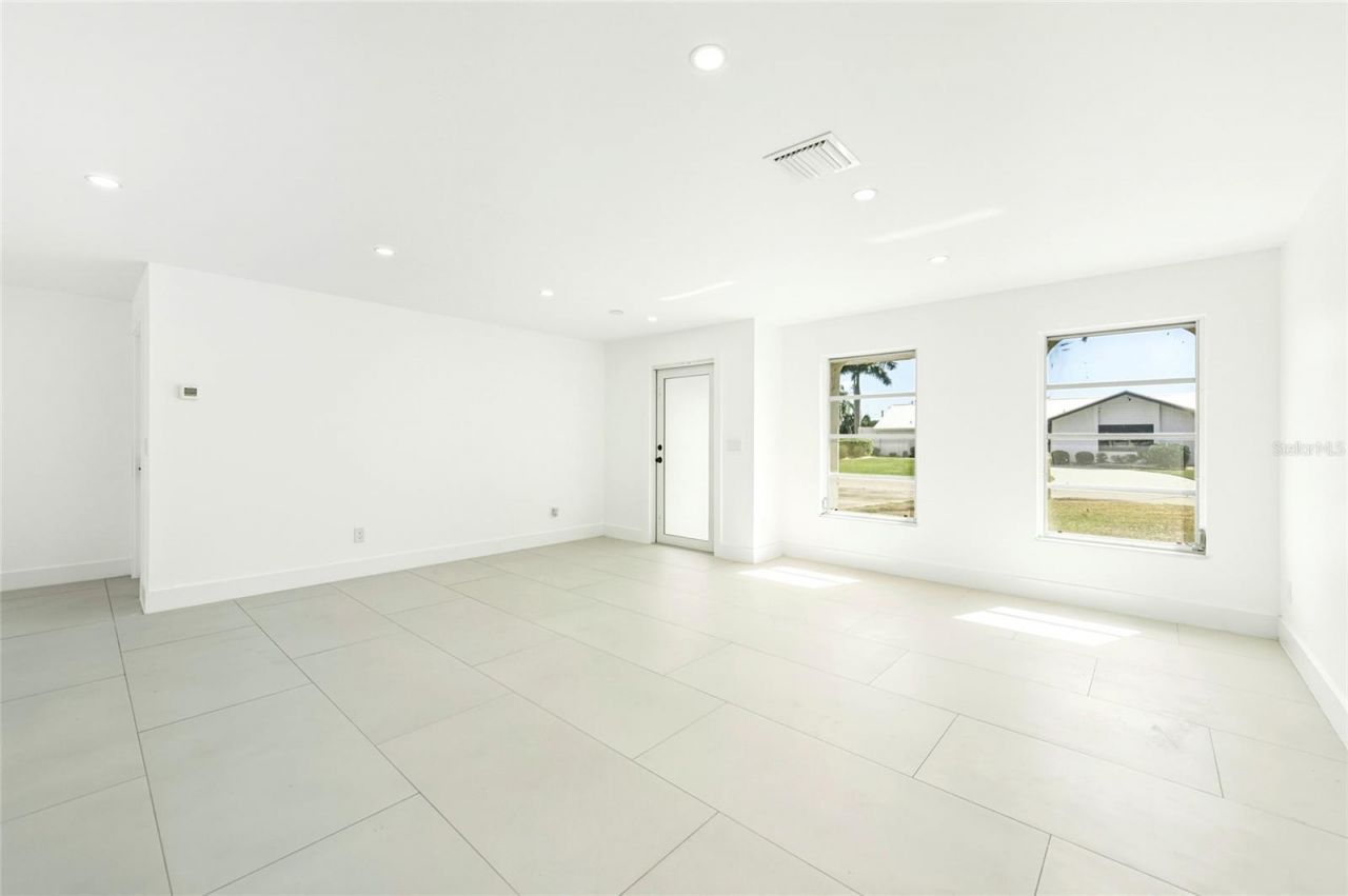 2031 SE 25th Lane, Cape Coral, FL 33904 Photo