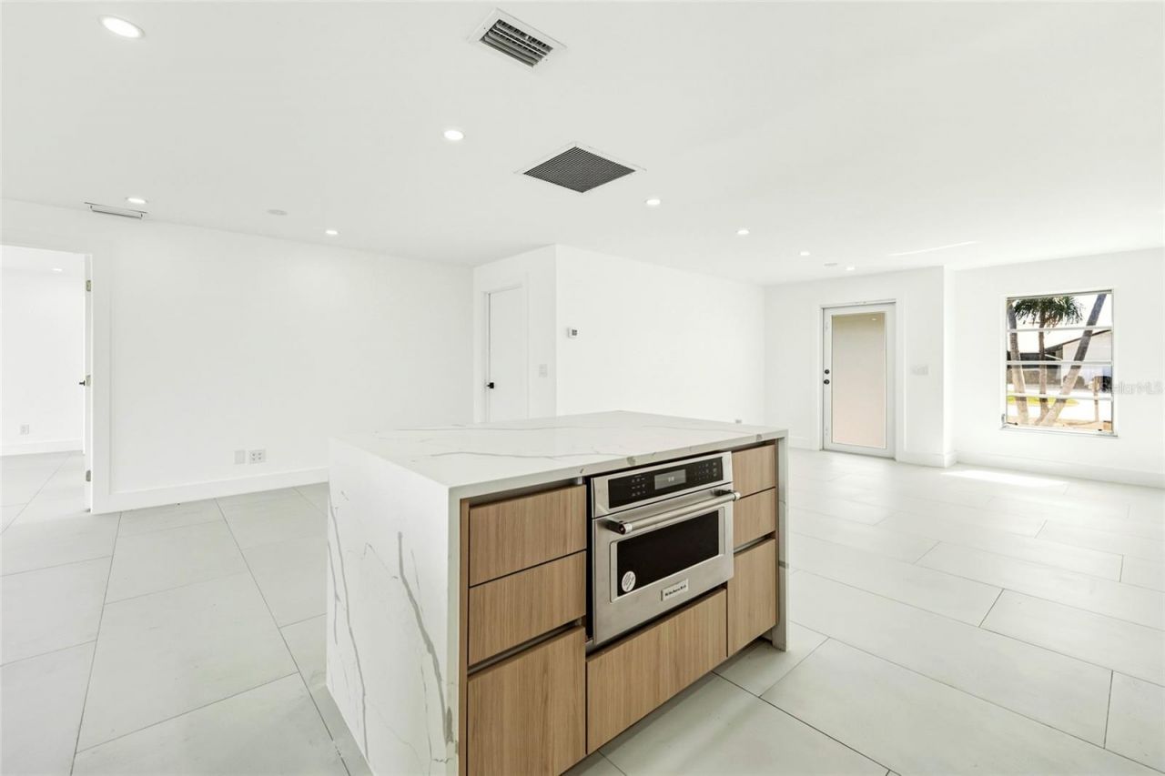 2031 SE 25th Lane, Cape Coral, FL 33904 Photo