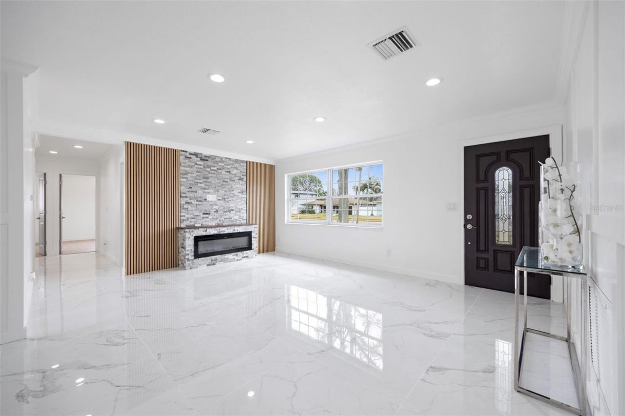 1817 Oregon Avenue Ne, Saint Petersburg, FL 33703 Photo