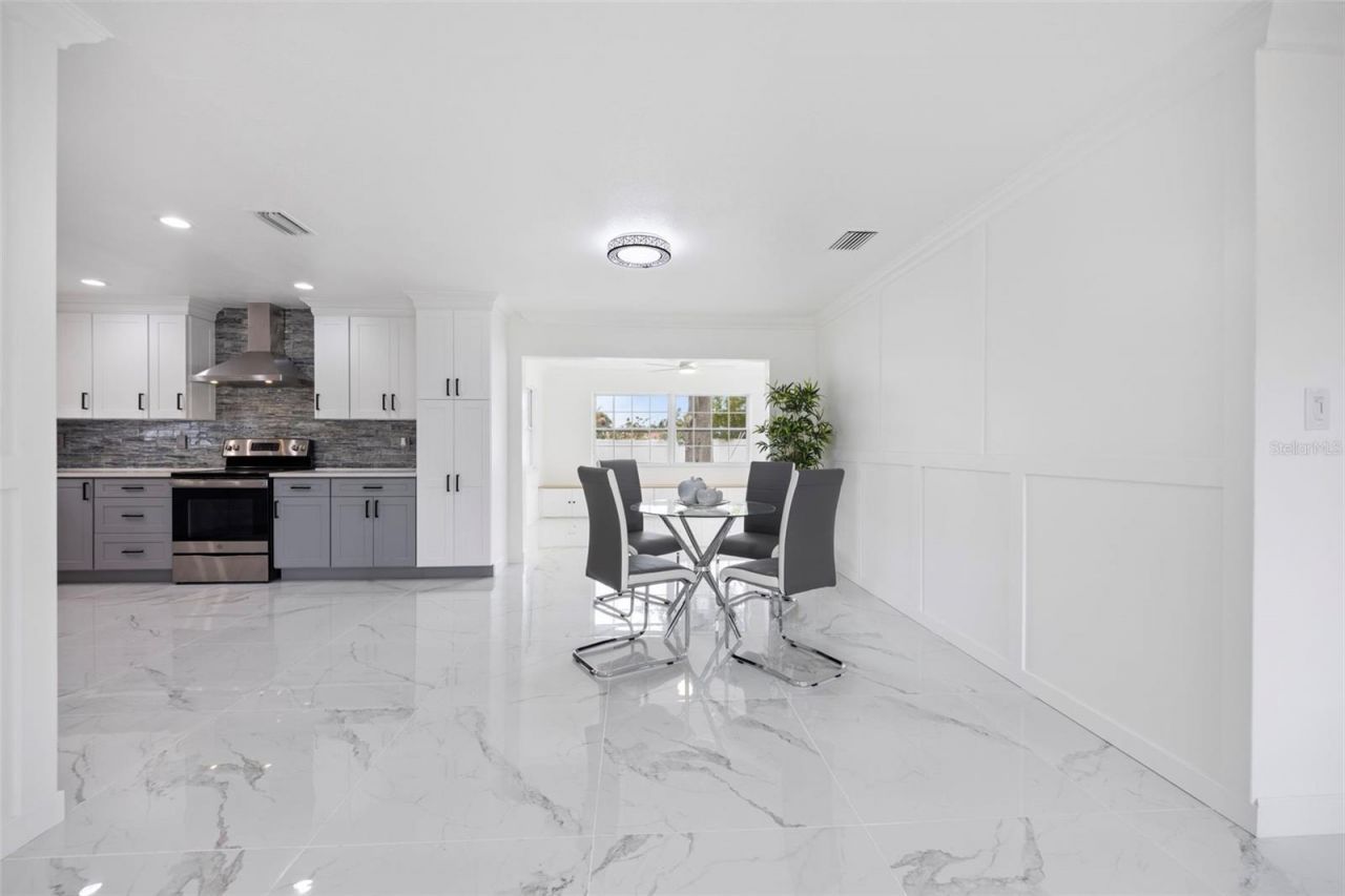 1817 Oregon Avenue Ne, Saint Petersburg, FL 33703 Photo