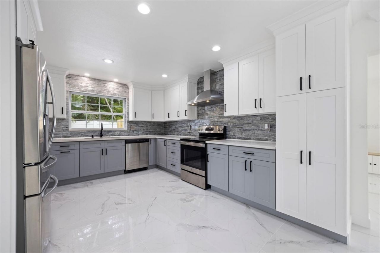 1817 Oregon Avenue Ne, Saint Petersburg, FL 33703 Photo