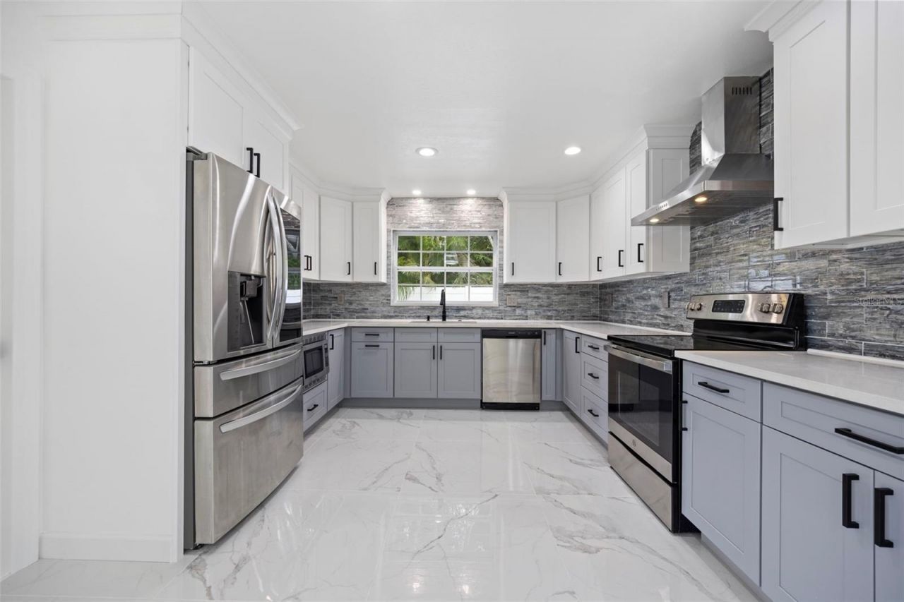 1817 Oregon Avenue Ne, Saint Petersburg, FL 33703 Photo