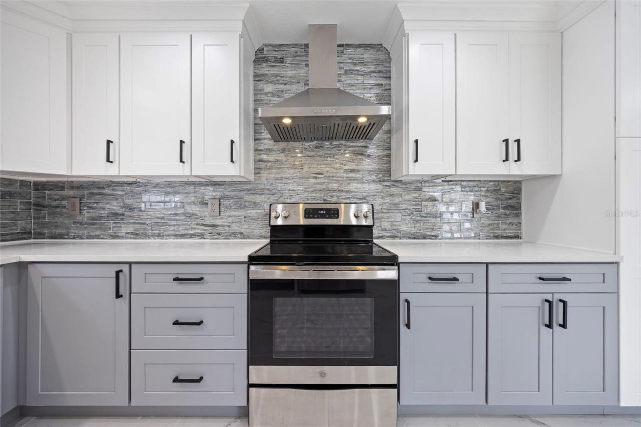 1817 Oregon Avenue Ne, Saint Petersburg, FL 33703 Photo