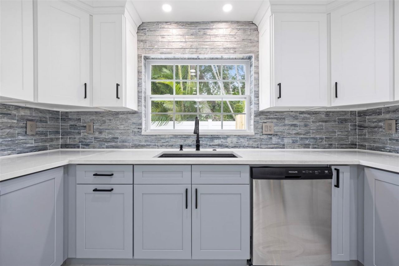 1817 Oregon Avenue Ne, Saint Petersburg, FL 33703 Photo