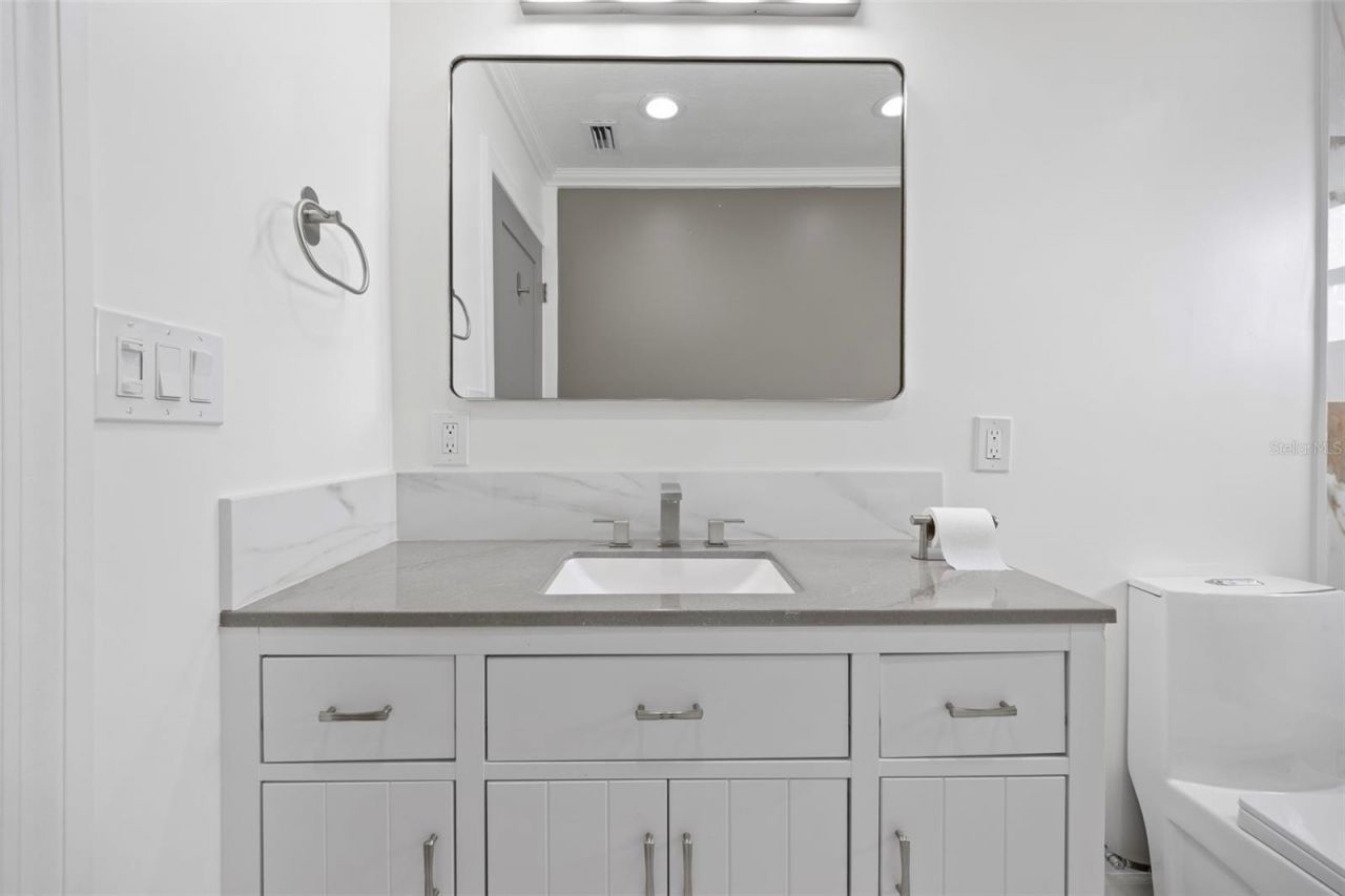 1817 Oregon Avenue Ne, Saint Petersburg, FL 33703 Photo