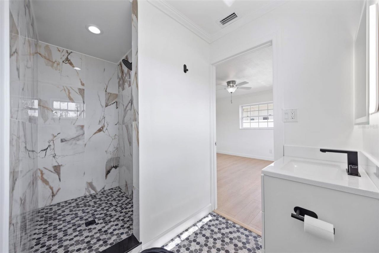 1817 Oregon Avenue Ne, Saint Petersburg, FL 33703 Photo