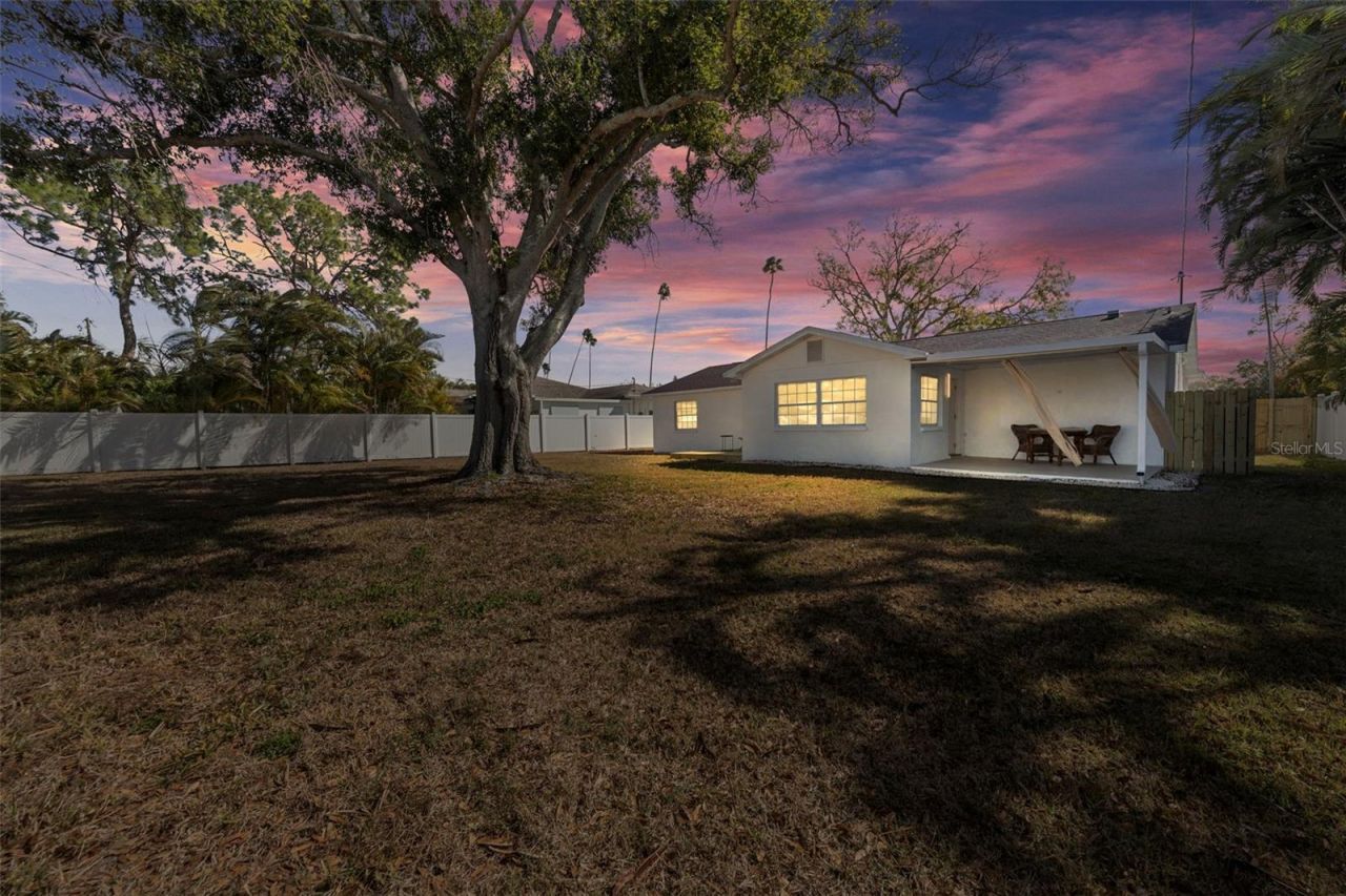 1817 Oregon Avenue Ne, Saint Petersburg, FL 33703 Photo