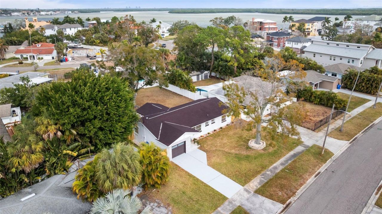 1817 Oregon Avenue Ne, Saint Petersburg, FL 33703 Photo